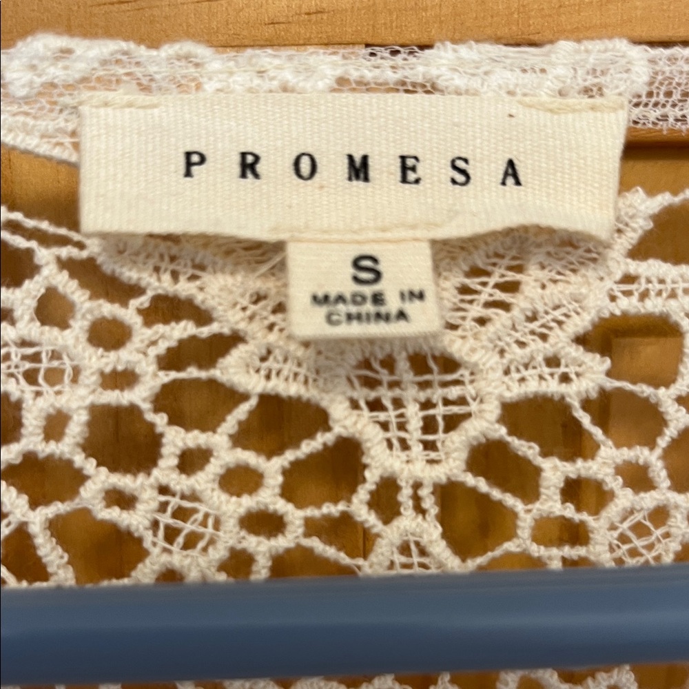 Promesa Elegant Lace Cover-Up - Picture 2 of 5